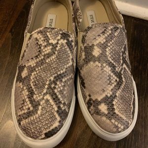EUC Steve Madden snakeskin slip ons